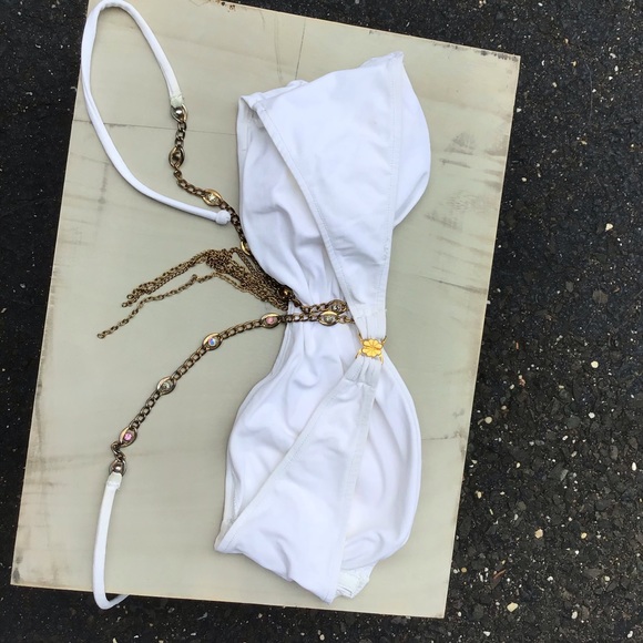 White bikini 2 tops: Butterfly jewel and button - Picture 13 of 16